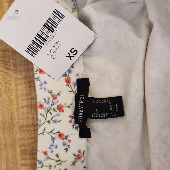 FOREVER 21 Floral Mini Skirt, size XS - Picture 2 of 6